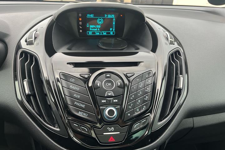 Rød Ford B-MAX fra 2017