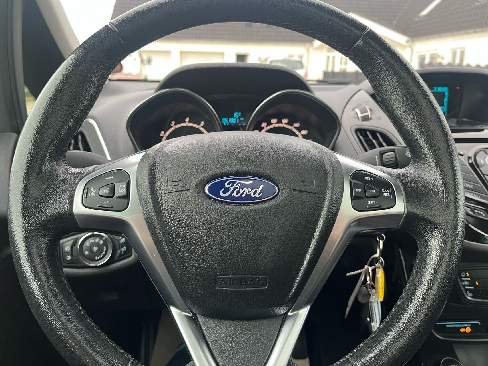 Rød Ford B-MAX fra 2017