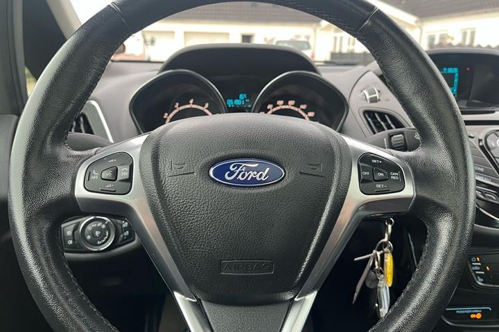 Rød Ford B-MAX fra 2017