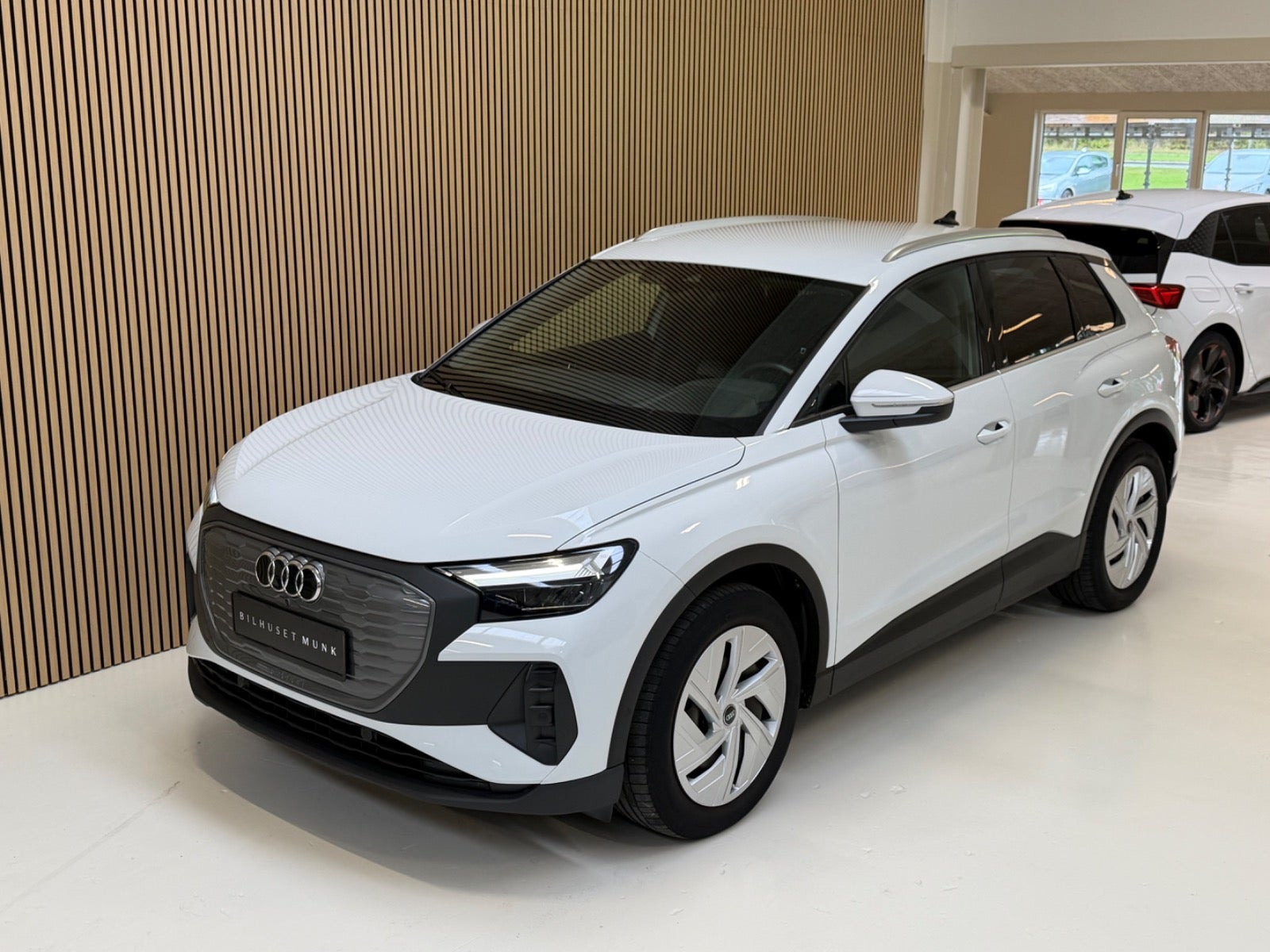 Hvid Audi Q4 e-tron fra 2023
