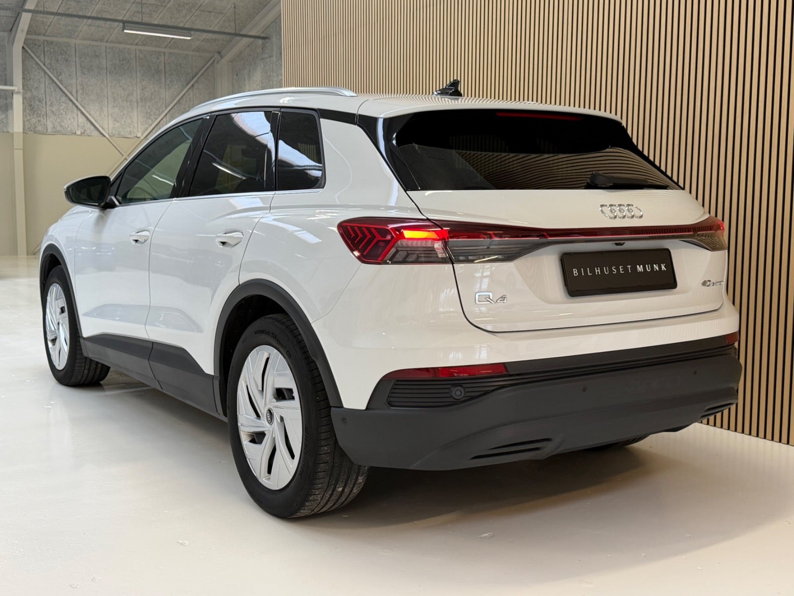Hvid Audi Q4 e-tron fra 2023