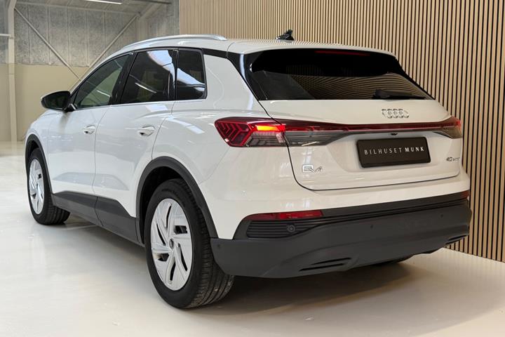 Hvid Audi Q4 e-tron fra 2023