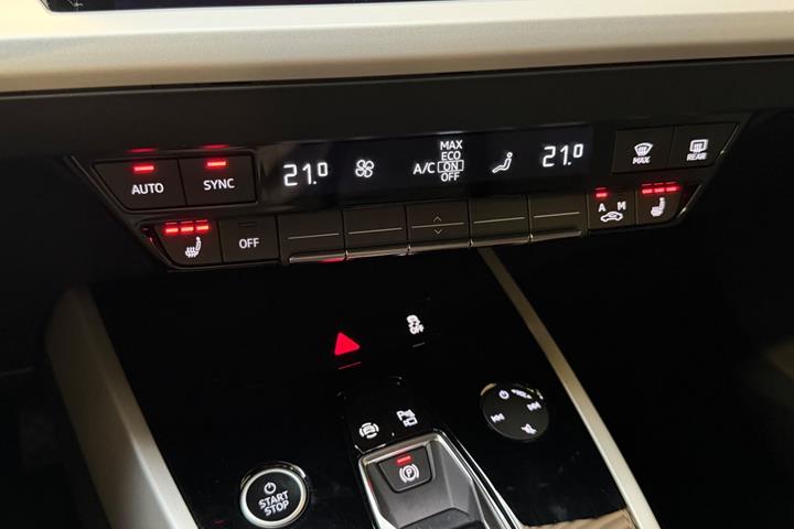 Hvid Audi Q4 e-tron fra 2023