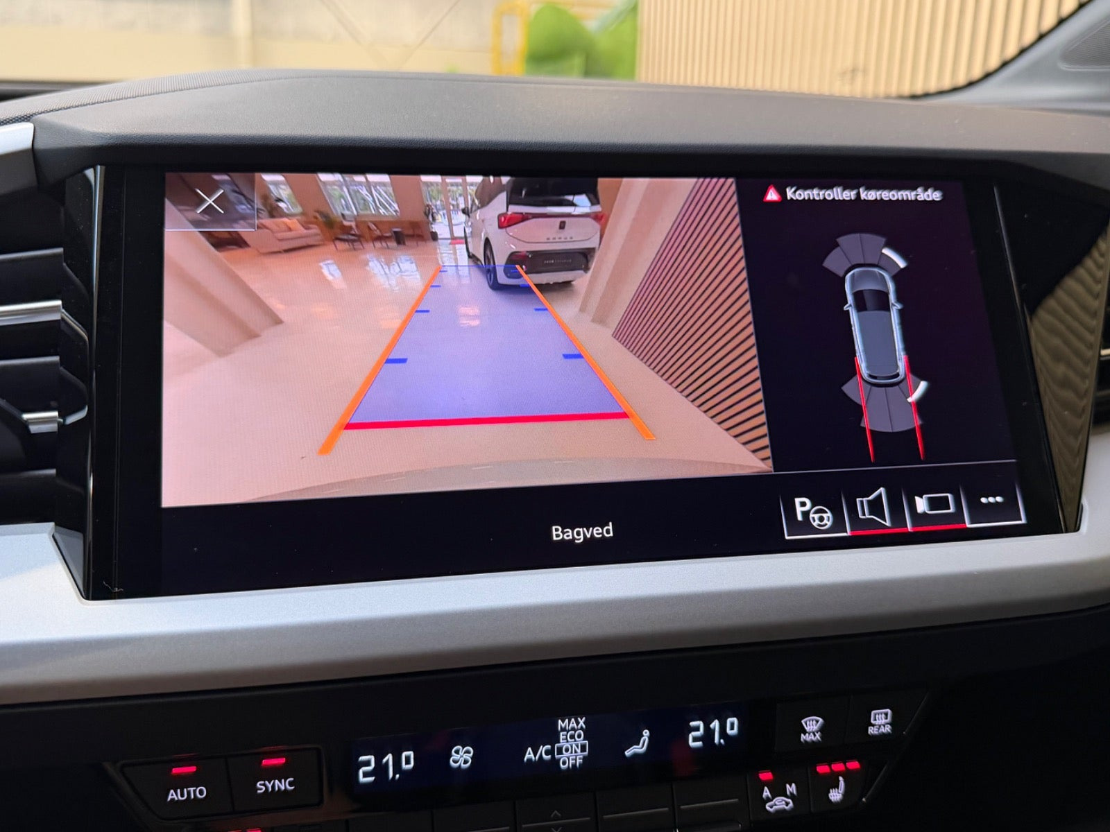 Hvid Audi Q4 e-tron fra 2023