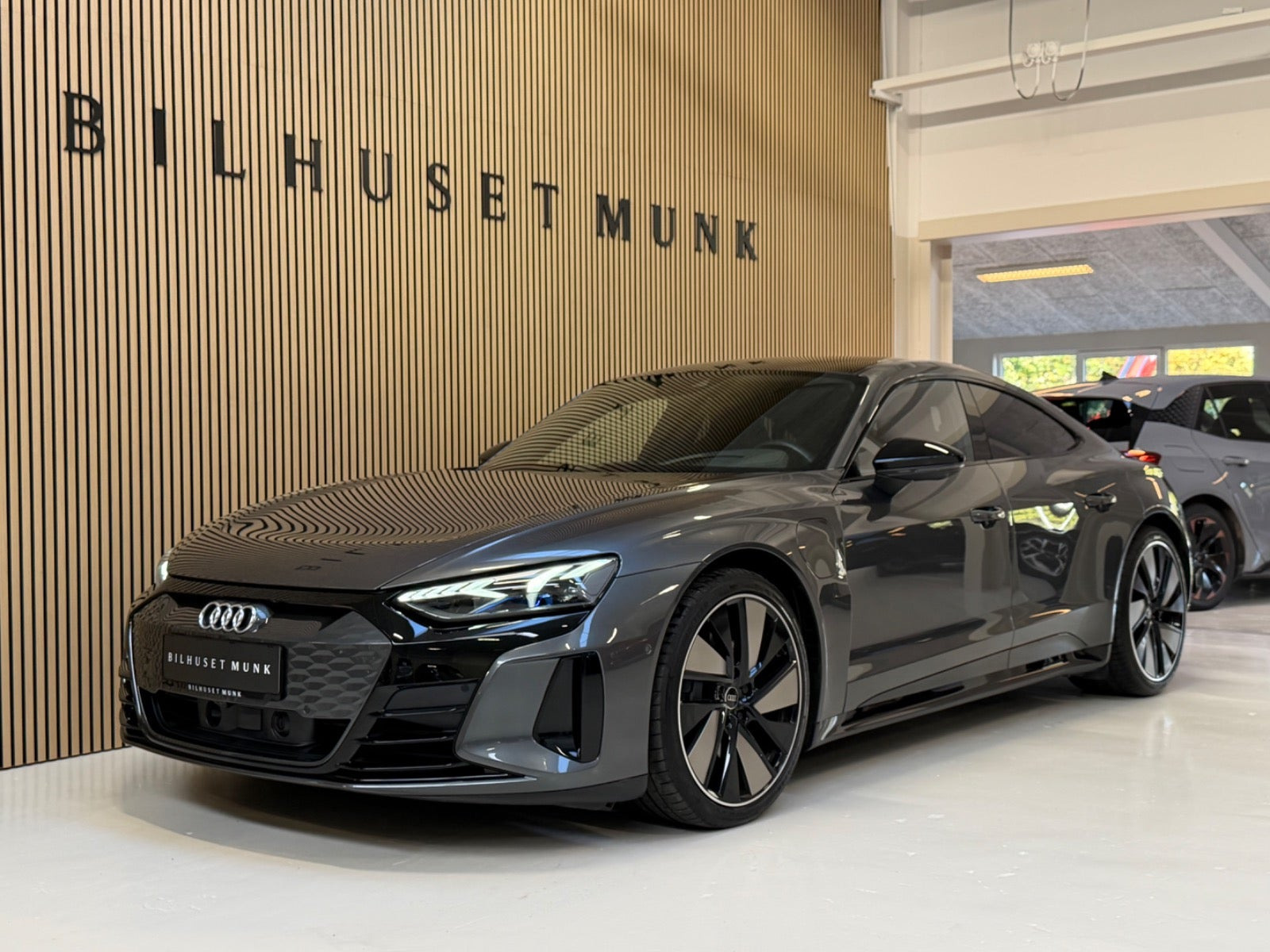 Grå Audi e-tron GT fra 2024