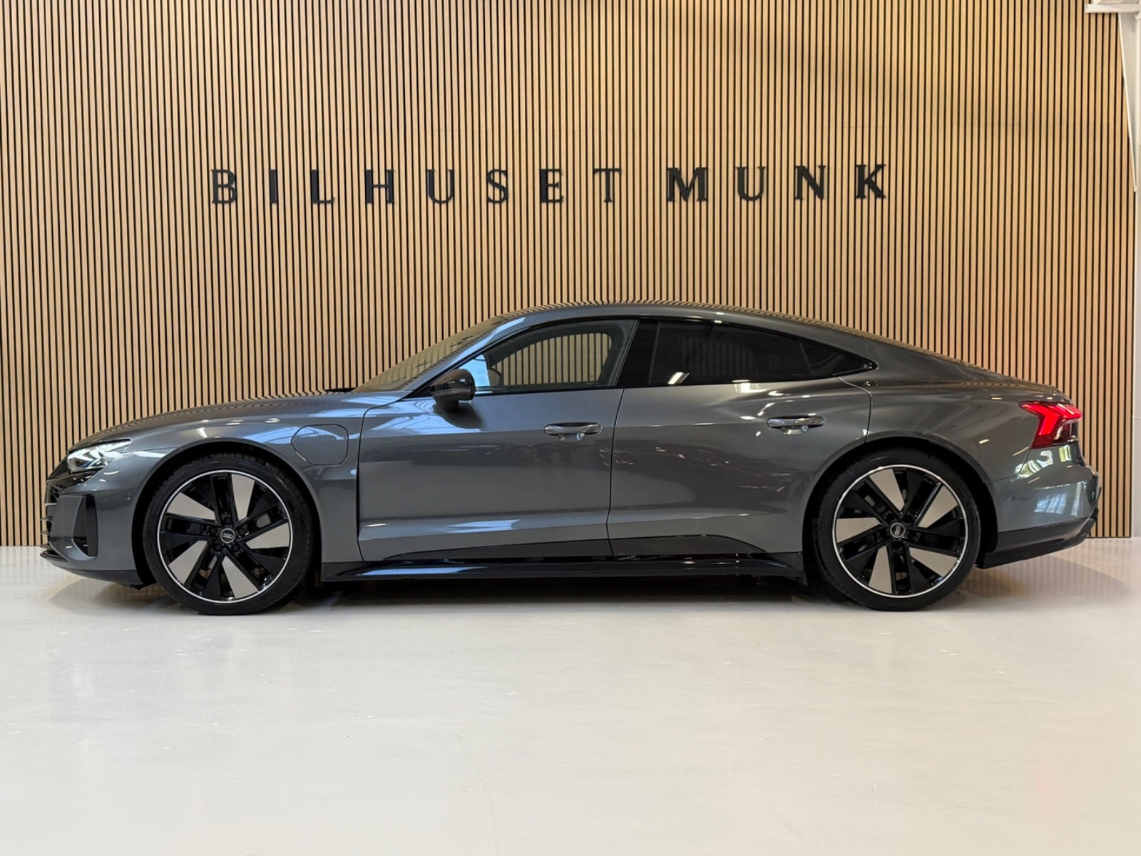 Grå Audi e-tron GT fra 2024