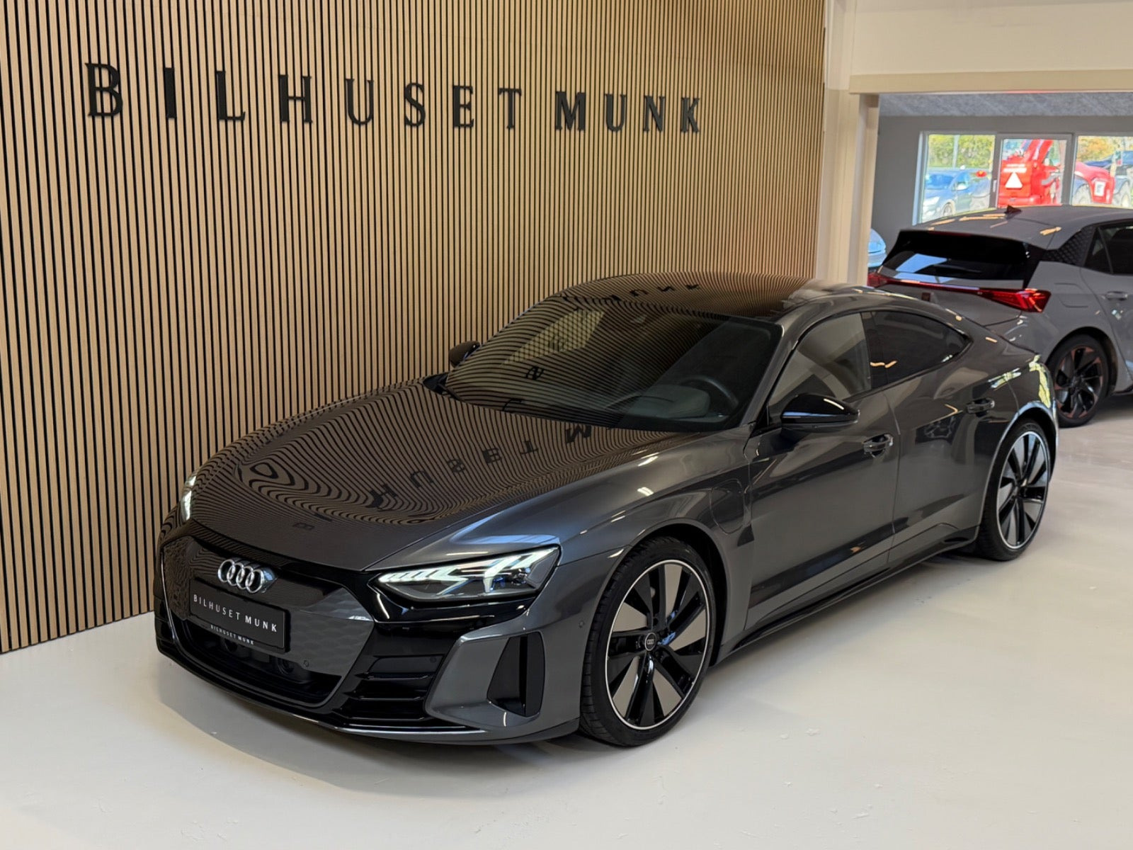 Grå Audi e-tron GT fra 2024