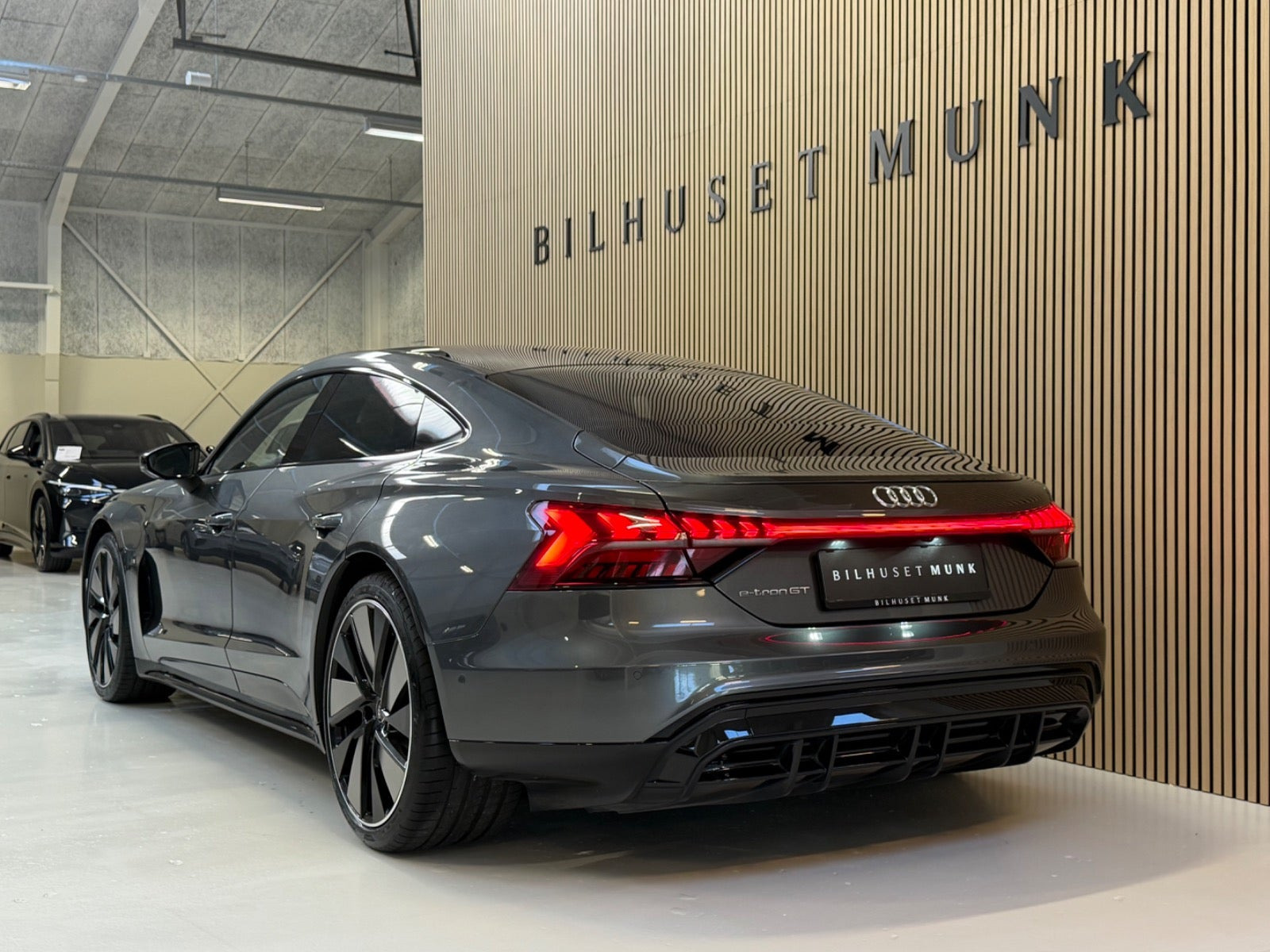 Grå Audi e-tron GT fra 2024