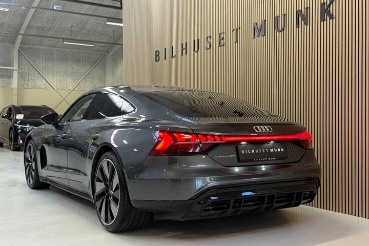 Grå Audi e-tron GT fra 2024