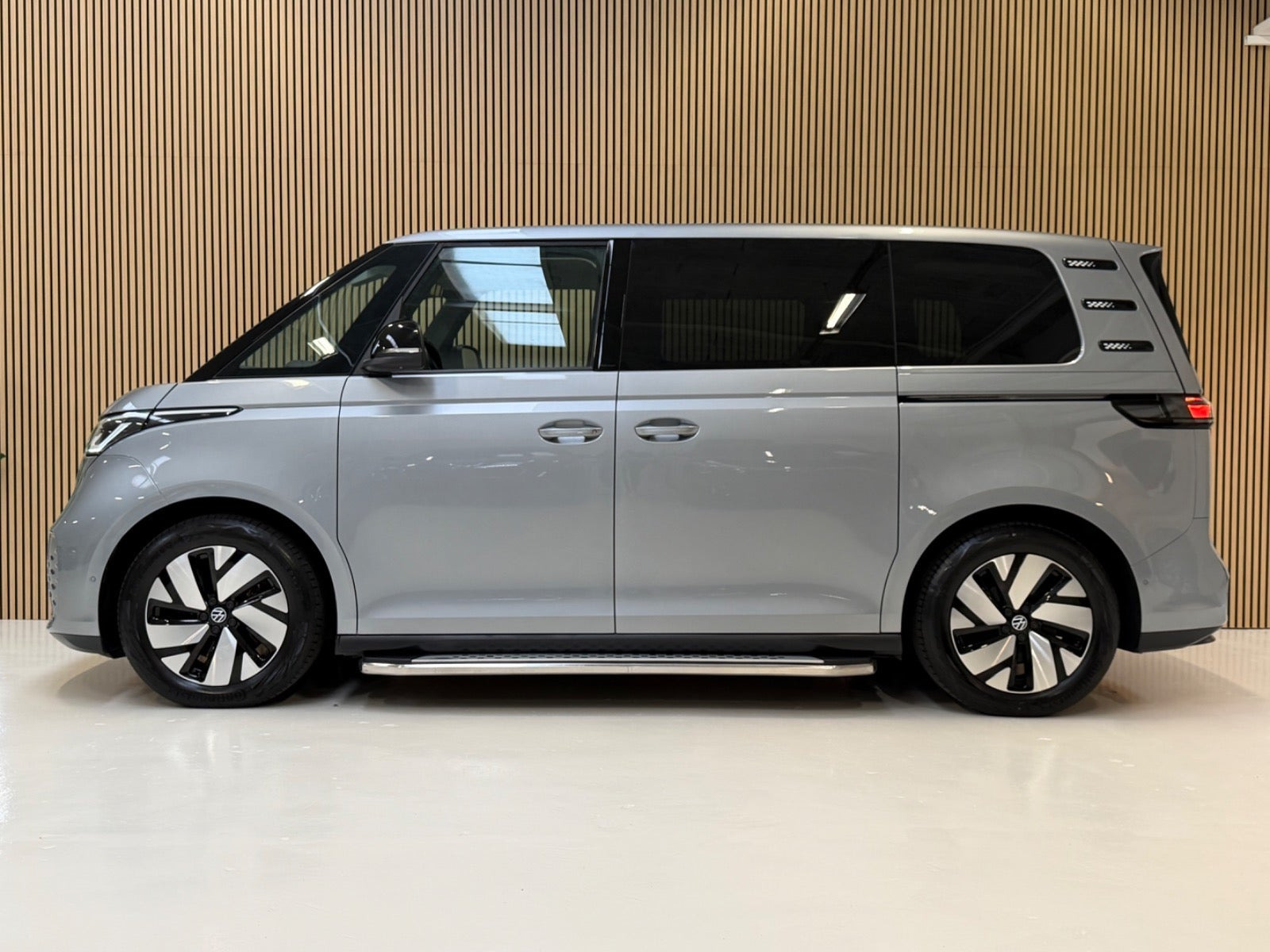 Sølv VW ID.Buzz fra 2025