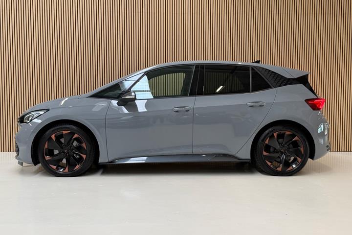 Grå Cupra Born fra 2024