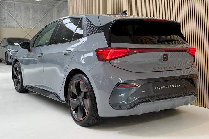 Grå Cupra Born fra 2024