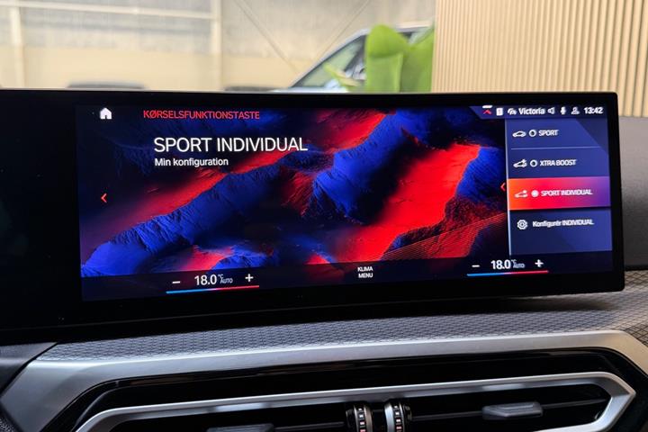 Sort BMW 330e fra 2023