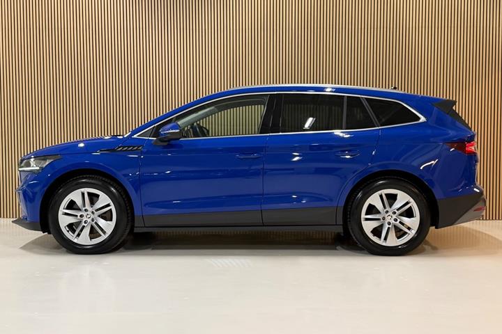 Blå Skoda Enyaq fra 2022