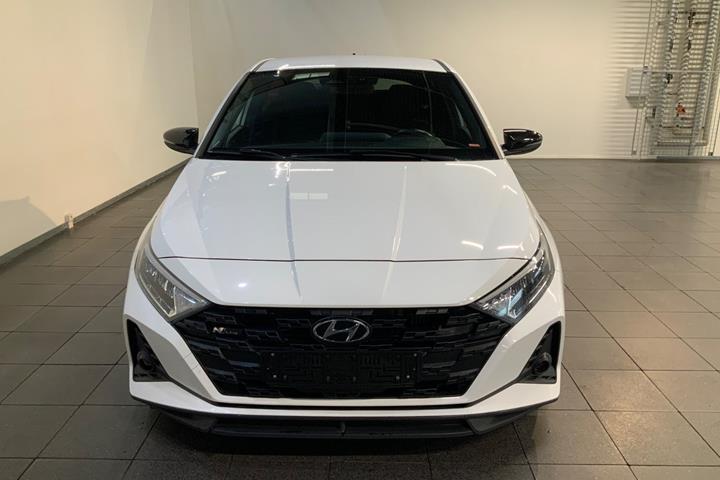 Hvid Hyundai i20 fra 2022