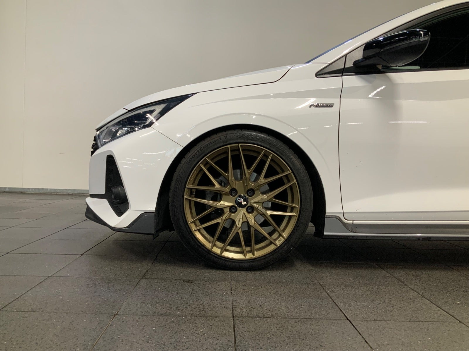 Hvid Hyundai i20 fra 2022