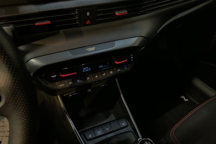 Hvid Hyundai i20 fra 2022