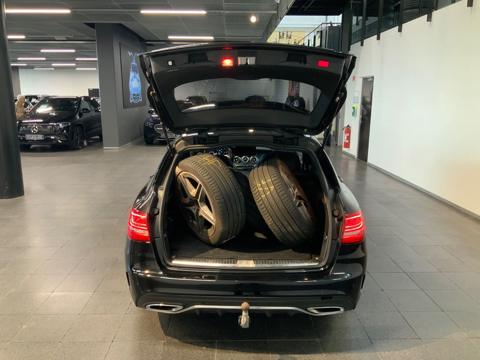 Sort Mercedes C220 d fra 2019