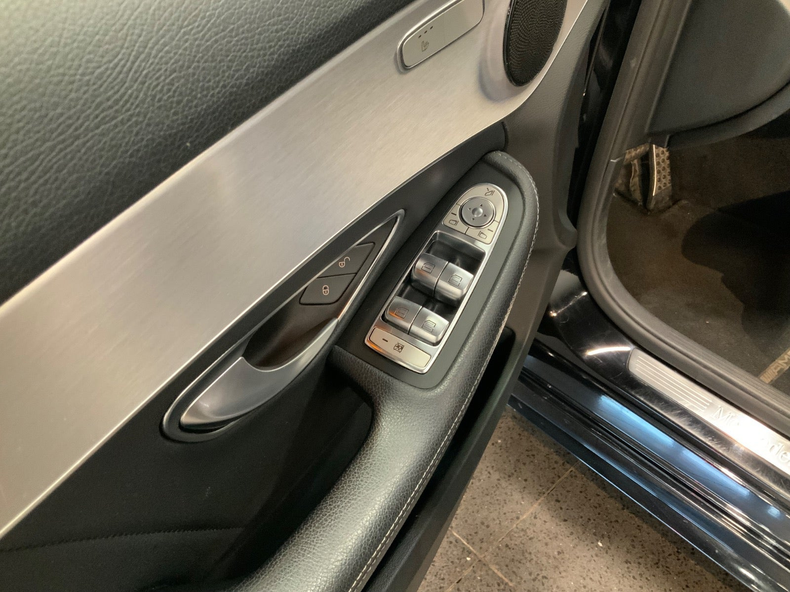 Sort Mercedes C220 d fra 2019
