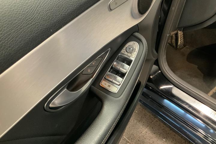 Sort Mercedes C220 d fra 2019