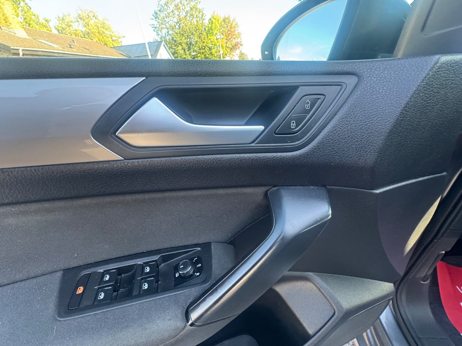 Grå VW Touran fra 2018