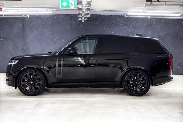 Sort Land Rover Range Rover fra 2023