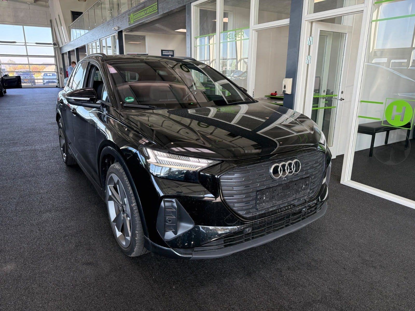 Sort Audi Q4 e-tron fra 2024