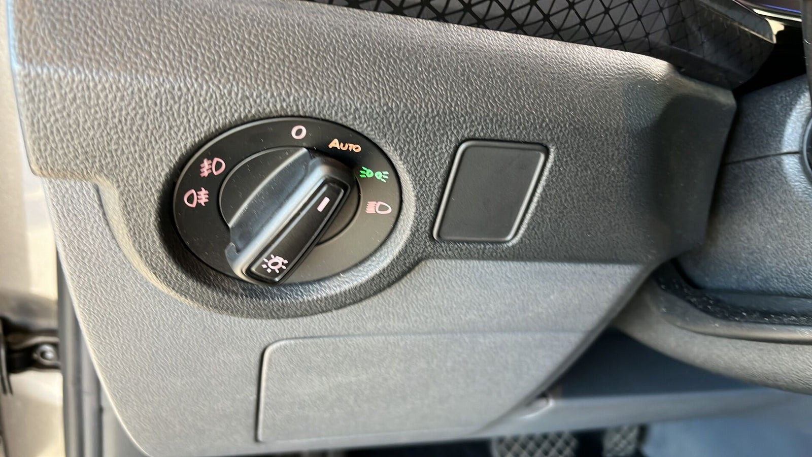 Grå VW T-Cross fra 2020