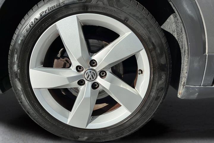 Grå VW T-Cross fra 2020