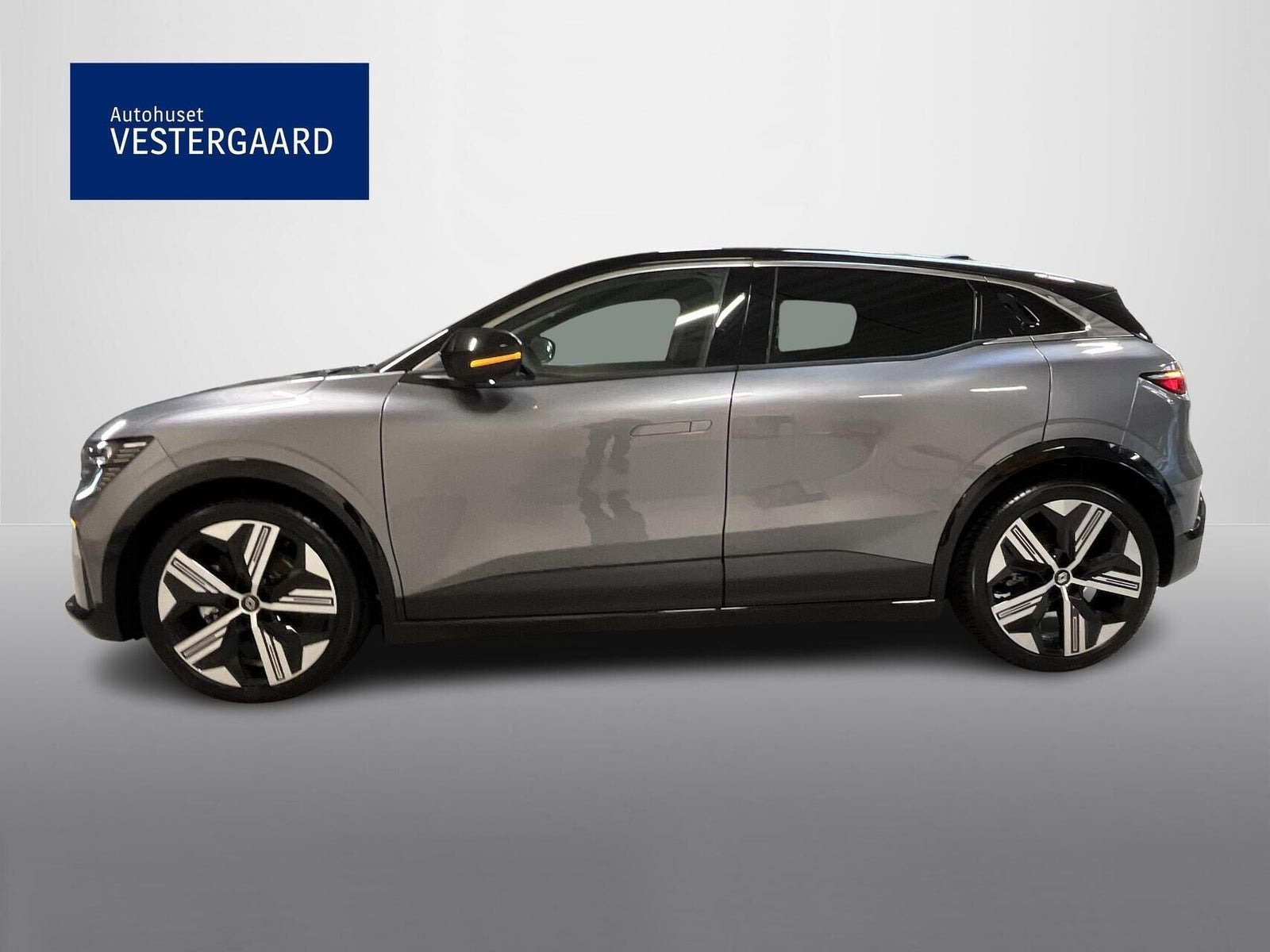 Sølv Renault Megane E-Tech fra 2025