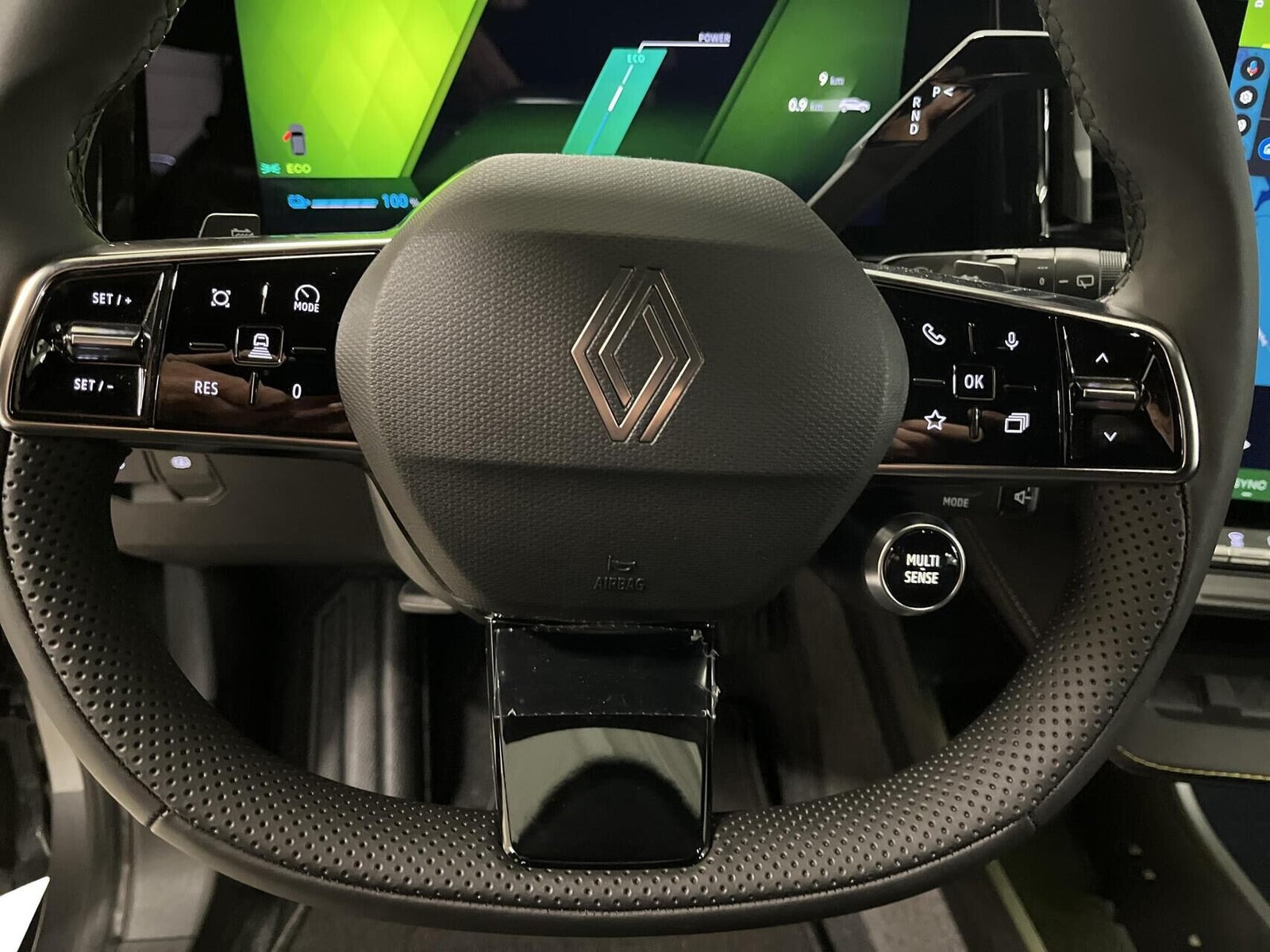 Sølv Renault Megane E-Tech fra 2025