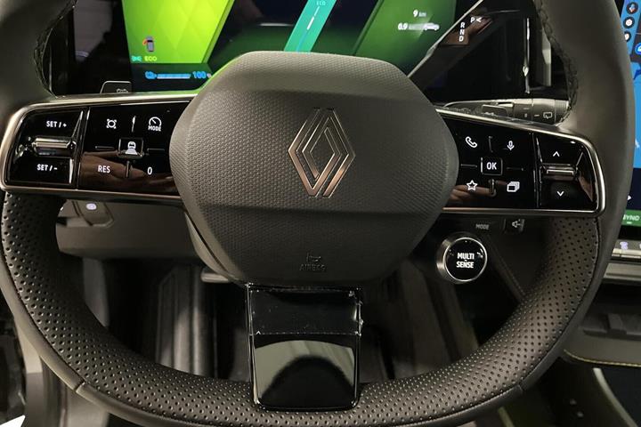 Sølv Renault Megane E-Tech fra 2025
