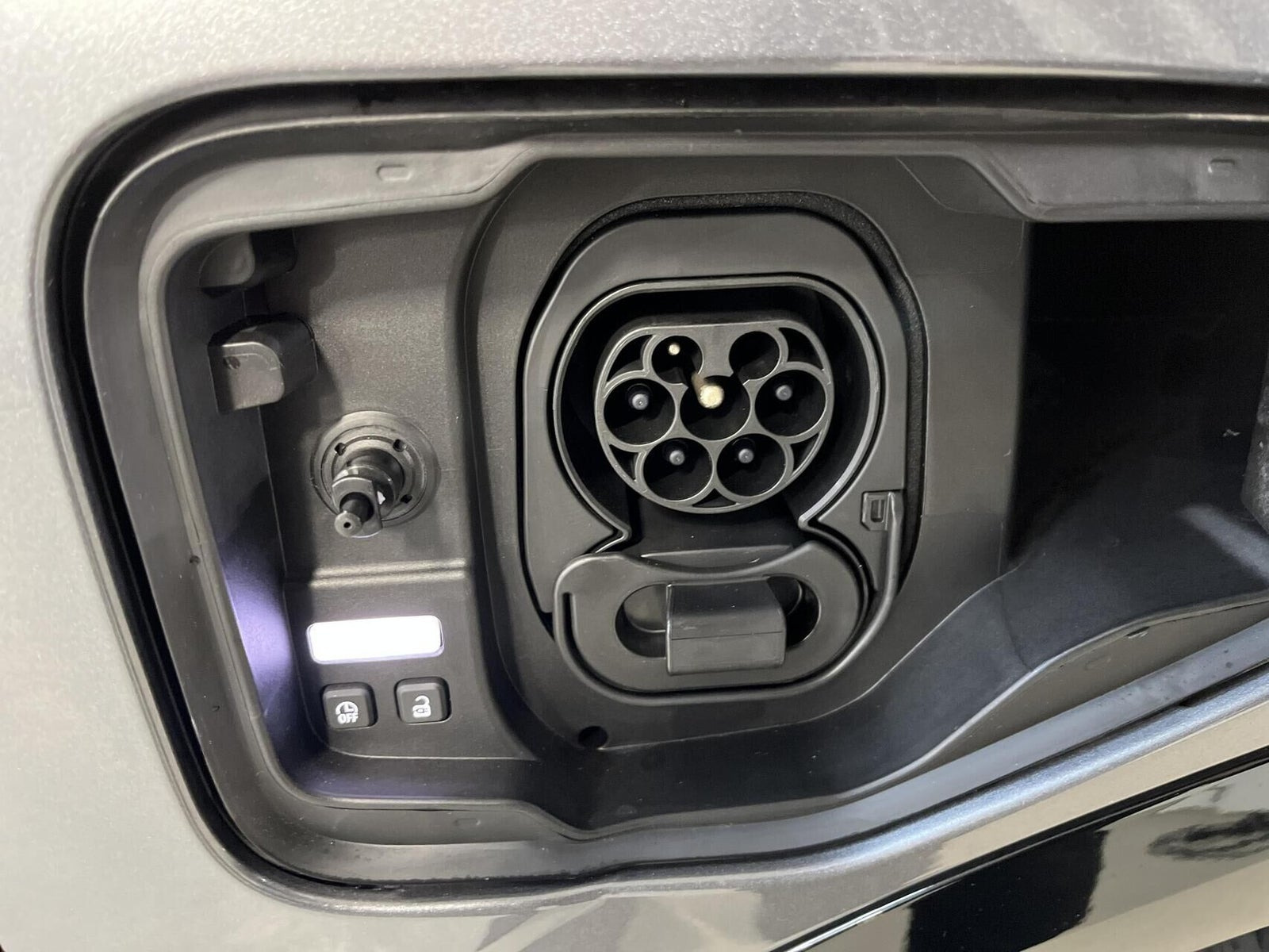 Sølv Renault Megane E-Tech fra 2025