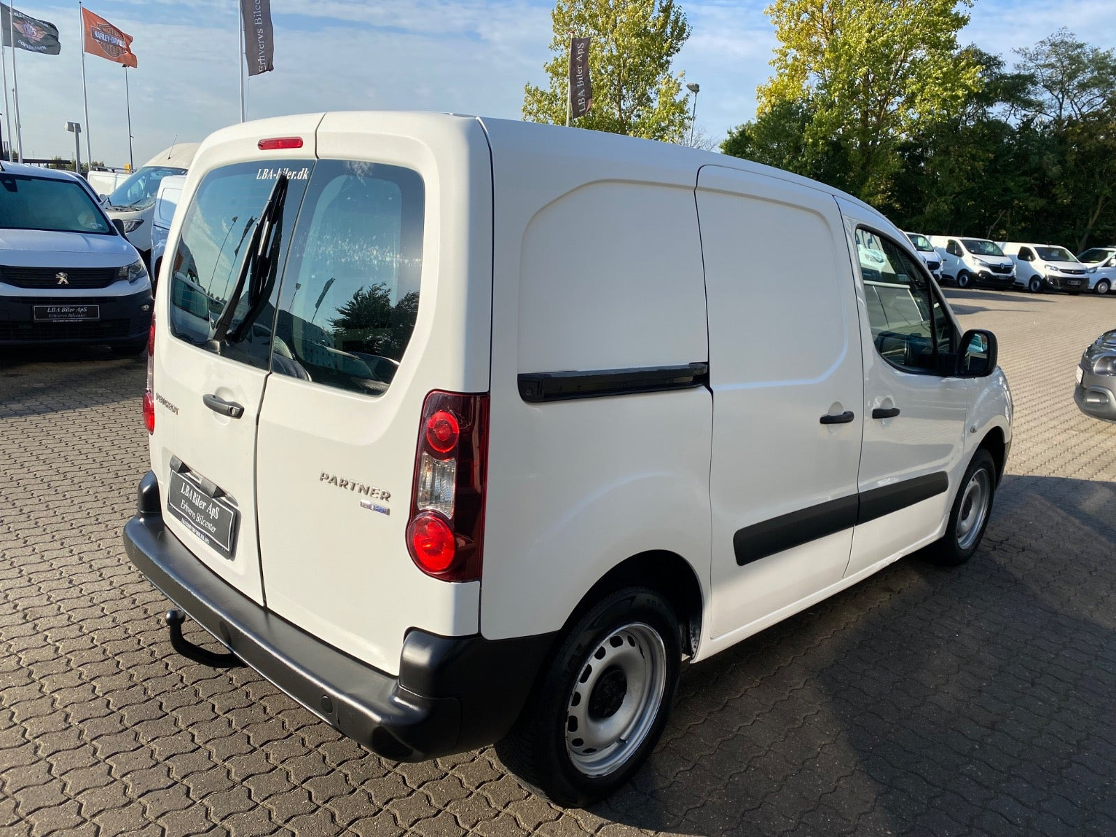 Hvid Peugeot Partner fra 2017