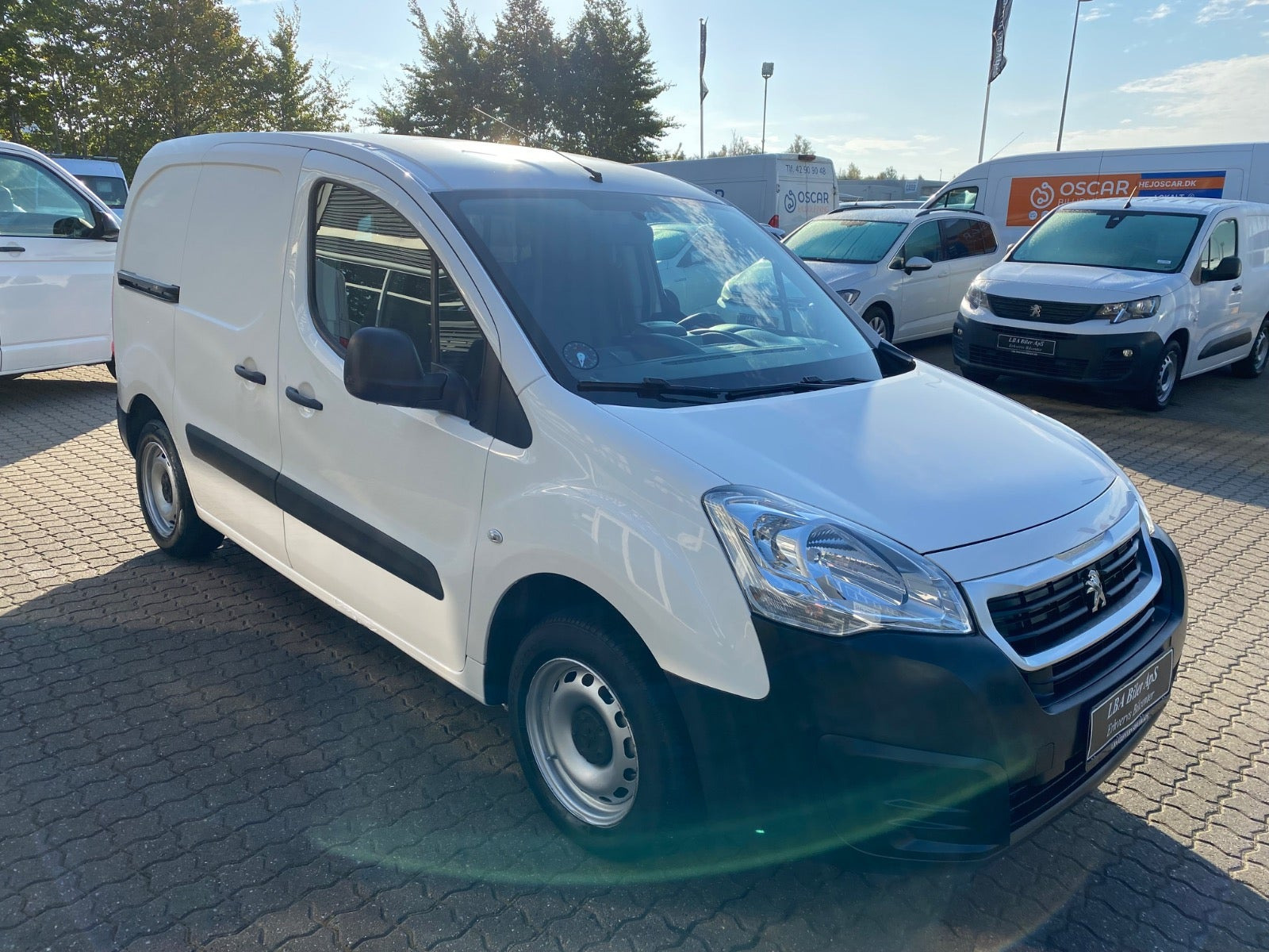 Hvid Peugeot Partner fra 2017