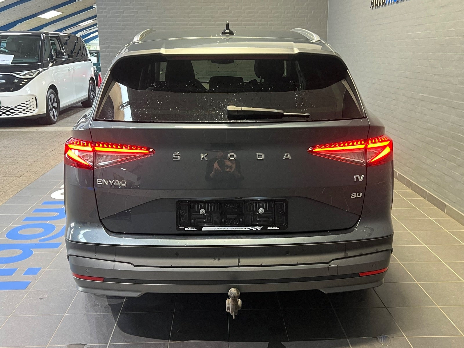 Grå Skoda Enyaq fra 2021