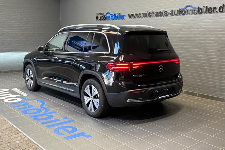 Sort Mercedes EQB250+ fra 2025