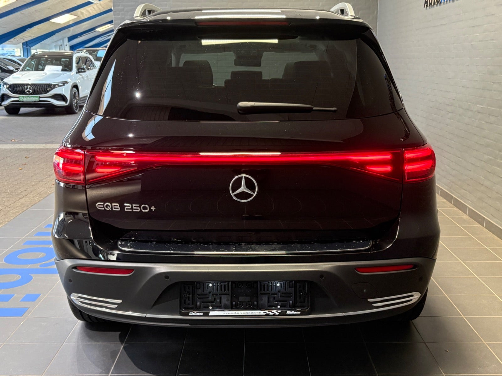 Sort Mercedes EQB250+ fra 2025