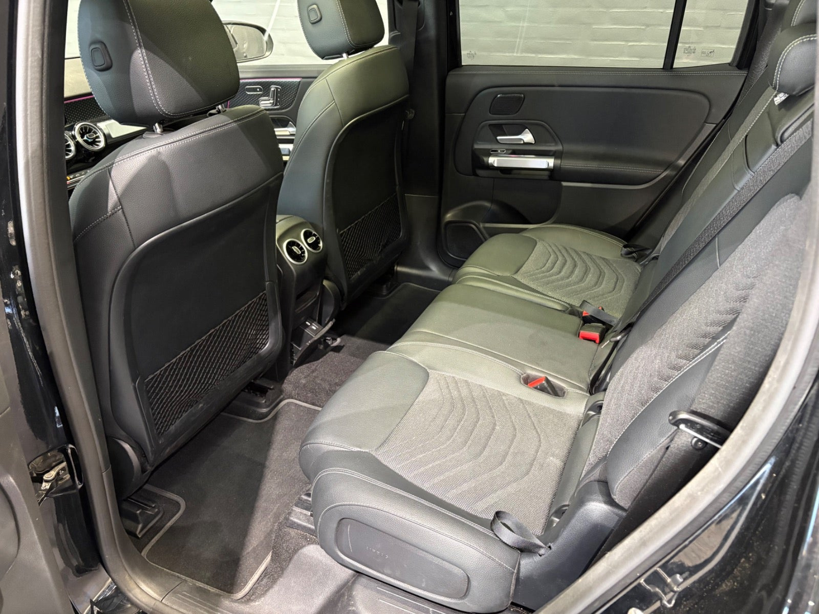 Sort Mercedes EQB250+ fra 2025