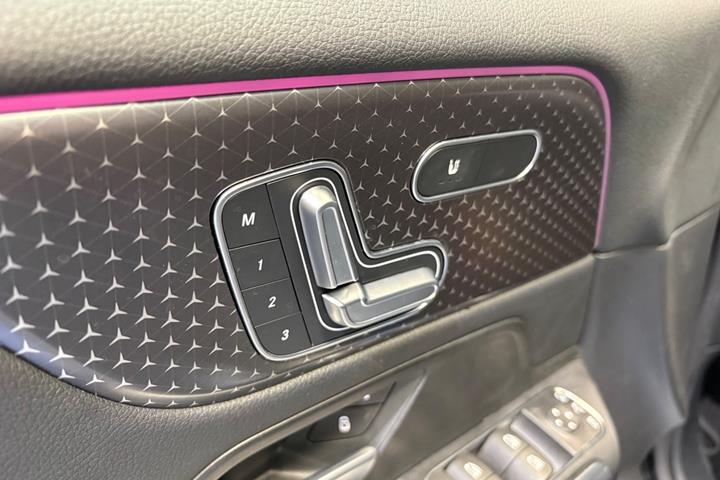 Sort Mercedes EQB250+ fra 2025