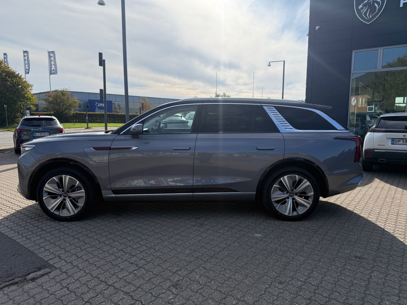 undefined Hongqi E-HS9 fra 2025
