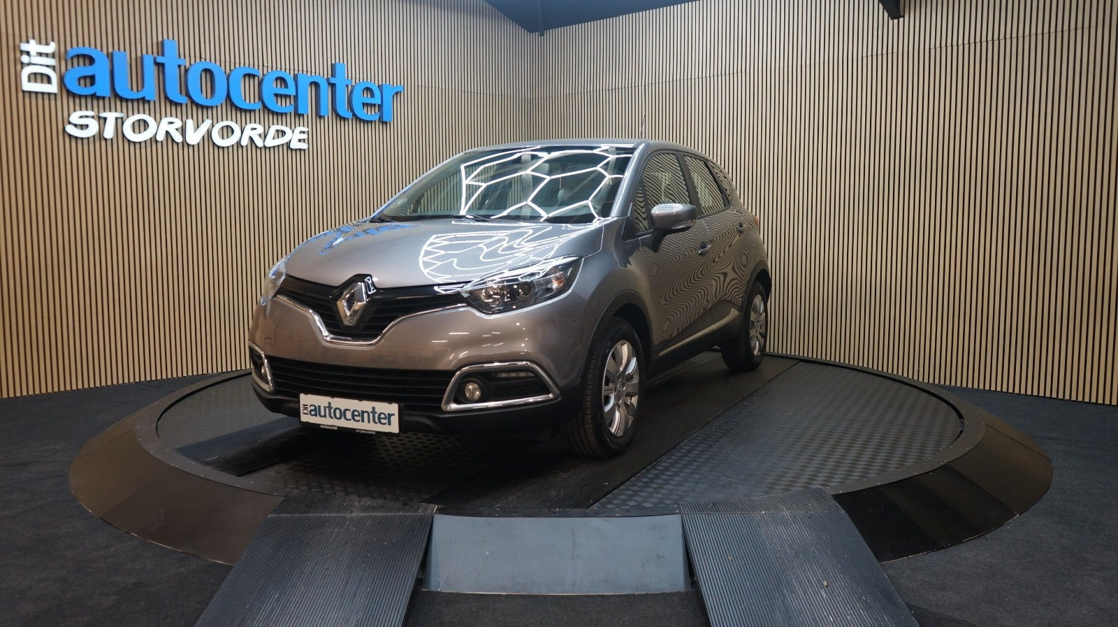 Grå Renault Captur fra 2013