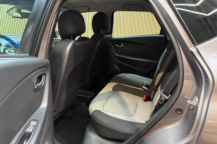 Grå Renault Captur fra 2013