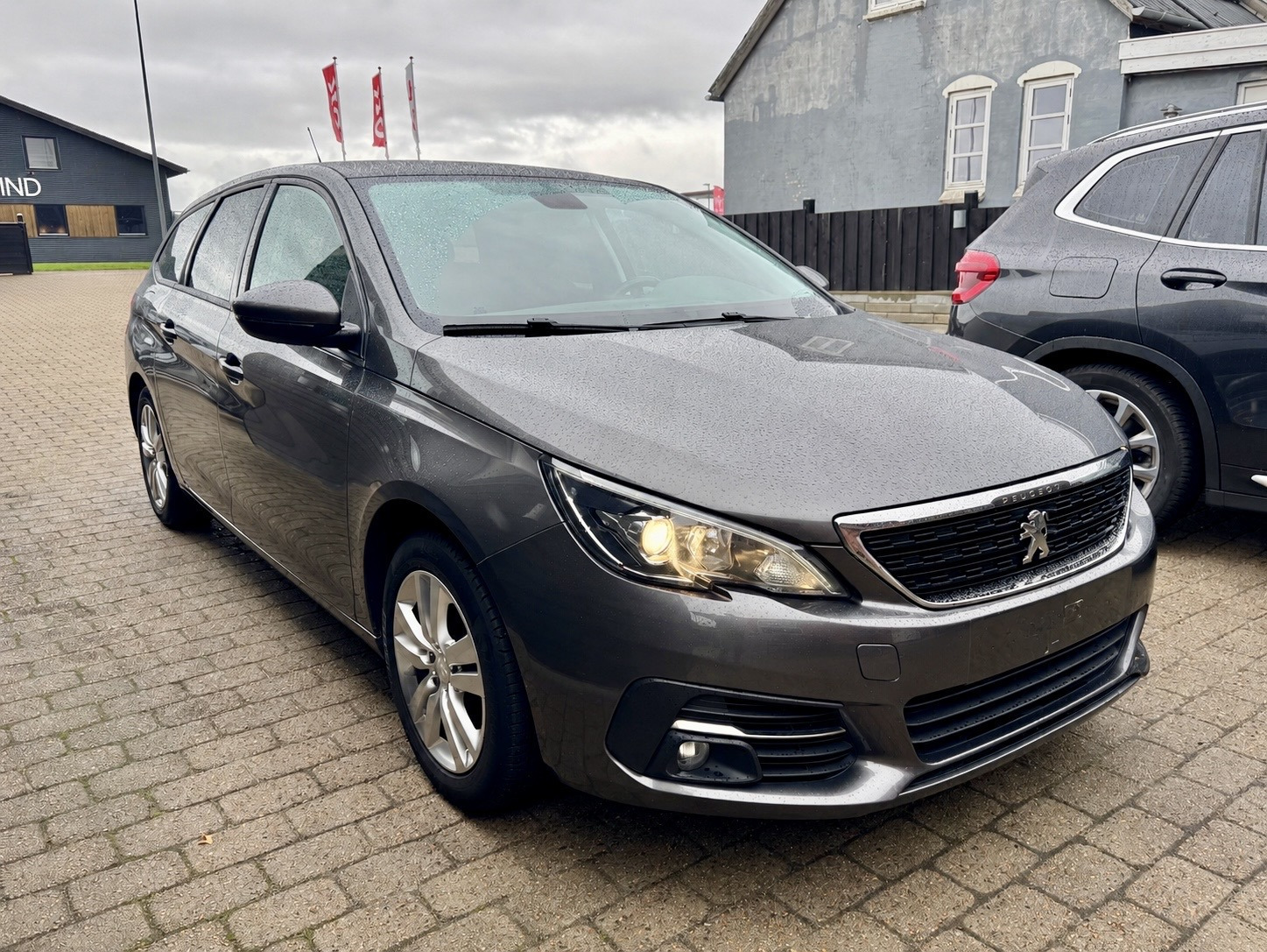 Grå Peugeot 308 fra 2018