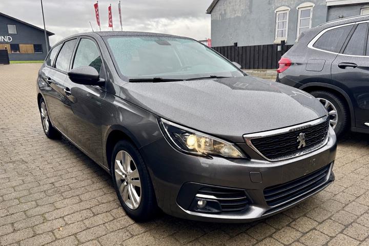 Grå Peugeot 308 fra 2018