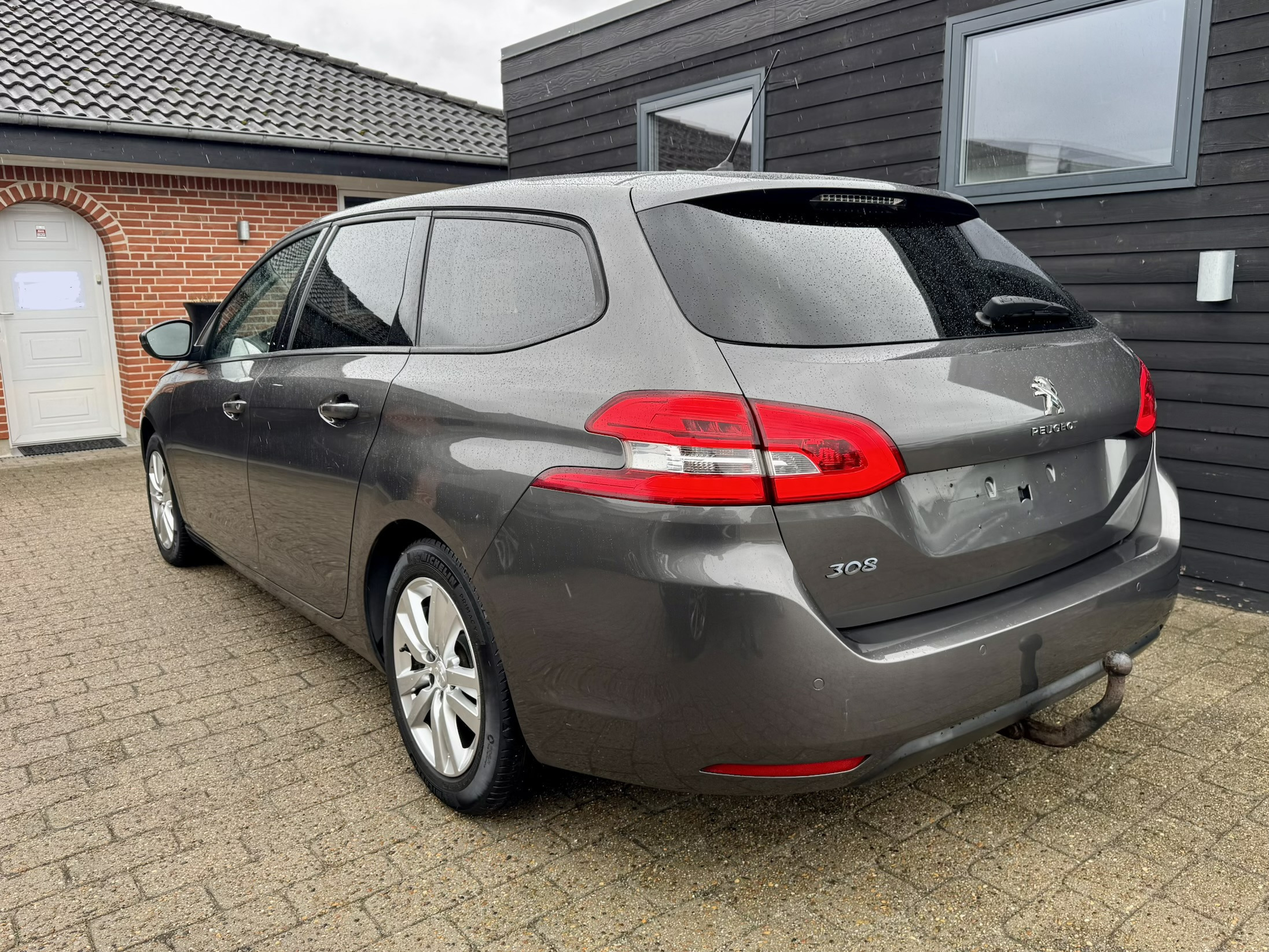 Grå Peugeot 308 fra 2018