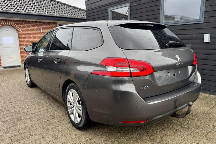 Grå Peugeot 308 fra 2018