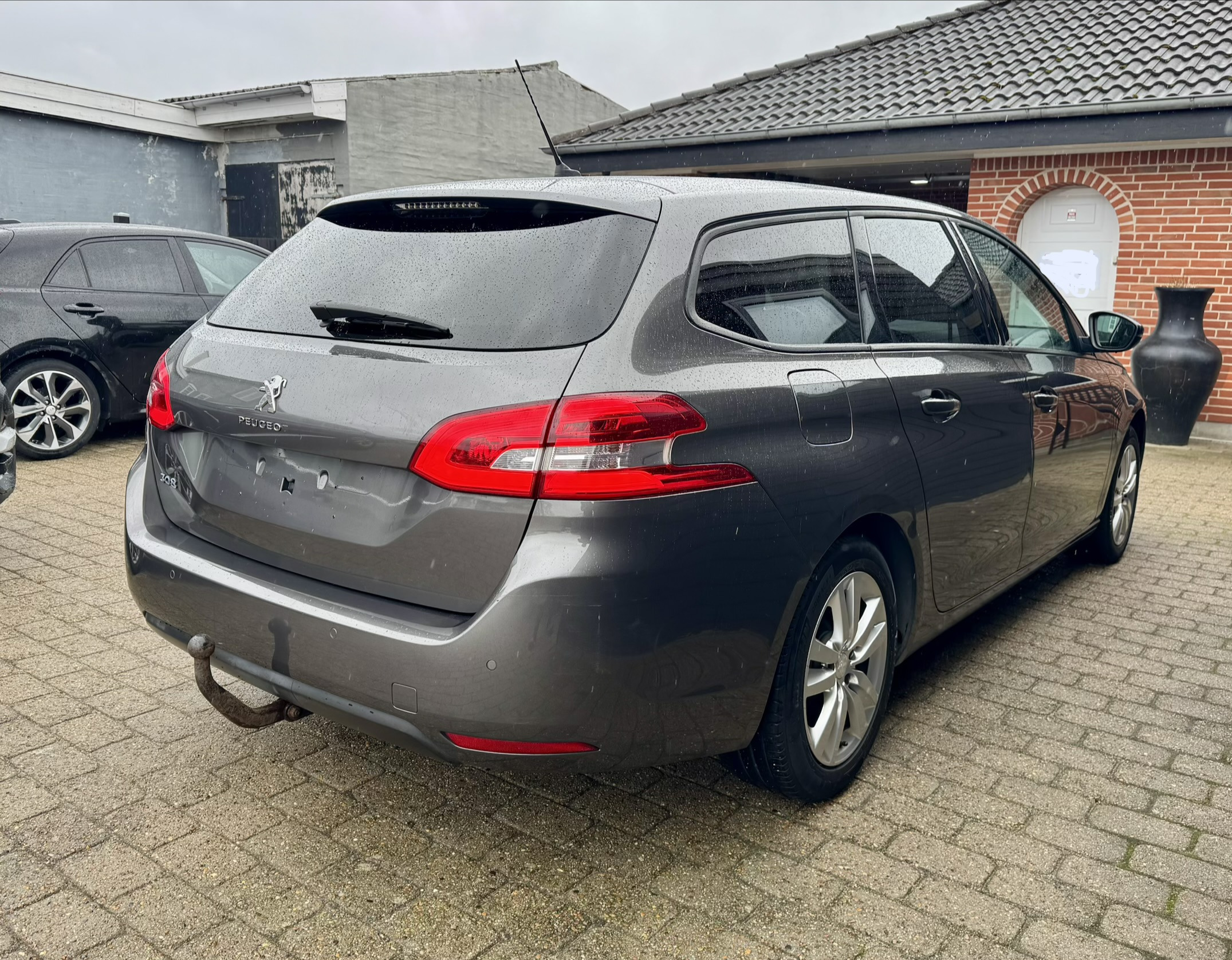 Grå Peugeot 308 fra 2018