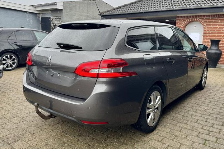 Grå Peugeot 308 fra 2018
