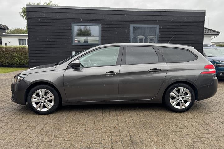 Grå Peugeot 308 fra 2018
